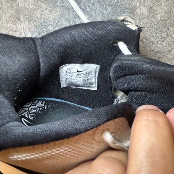 Nike Kyrie Infinity Basketball Shoes Lace Up Men’s White/Black Size 11.5 - Picture 12 of 15